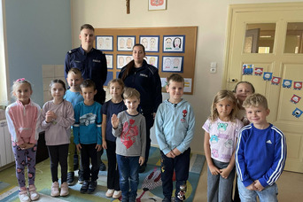 SPOTKANIE KLASY I Z POLICJANTAMI